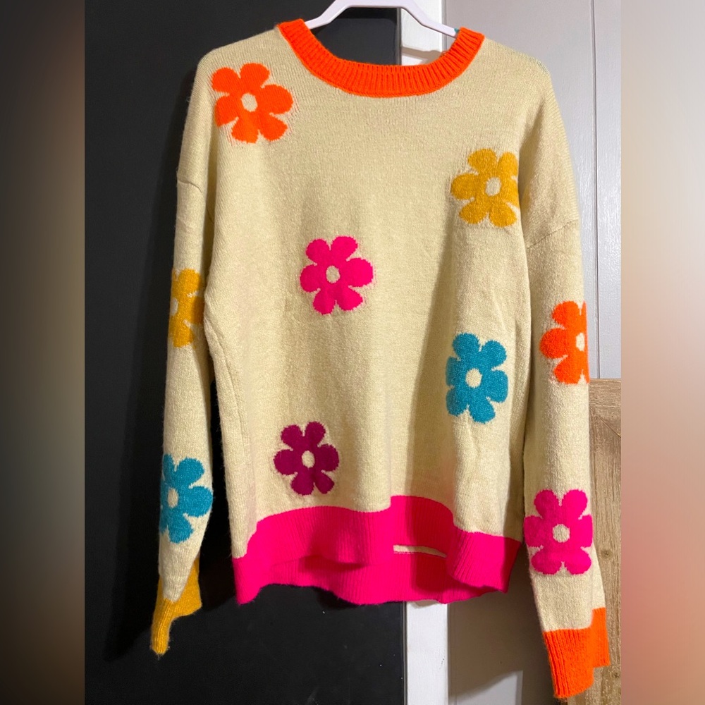 Easel sweater size medium/ relaxed fit.
